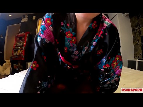 ❤️ Jong cosplay-meisie hou van seks tot orgasme met 'n spuit in 'n perdevrou en 'n blowjob. Asiatiese meisie met harige poes en pragtige tiete in tradisionele Japannese kostuum in amateurvideo wat masturbasie met fokspeelgoed wys. Sakura 3 OSAKAPORN. ❤ Pornovideo by ons ☑