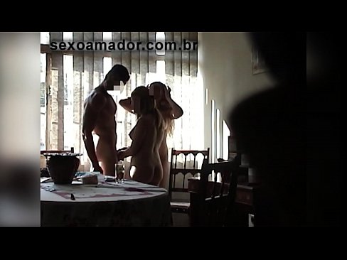 ❤️ Seksvriende nooi 'n reuse man en 'n drietal saam met hom ❤ Pornovideo by ons ☑