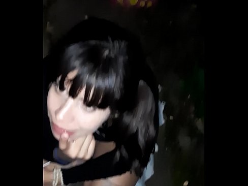 ❤️ Op straat geswelde penis in ruil vir lekkergoed ❤ Pornovideo by ons ☑